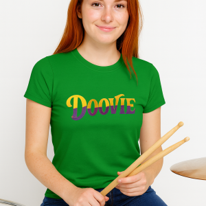 Doovie Retro Script Tee — Women’s Graphic T‑Shirt